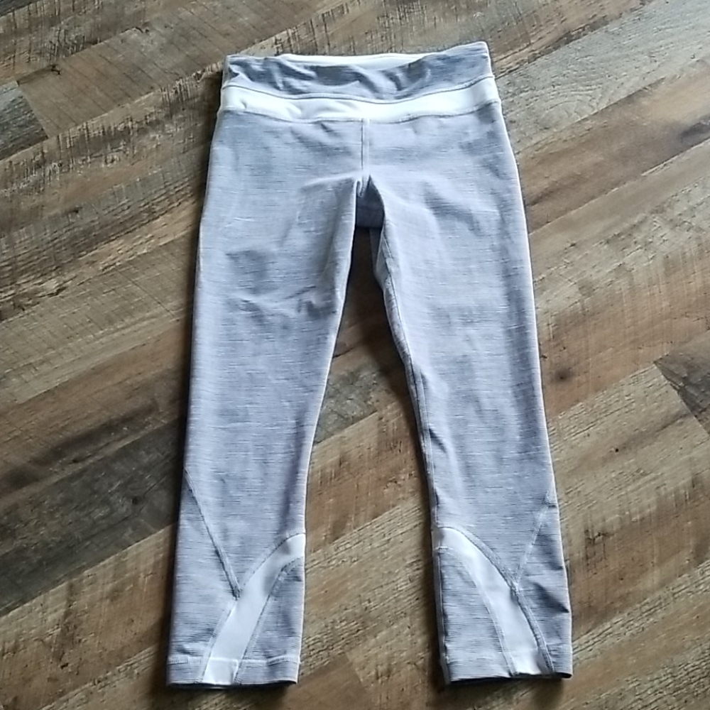 Lululemon Gray and White Capris Size 4